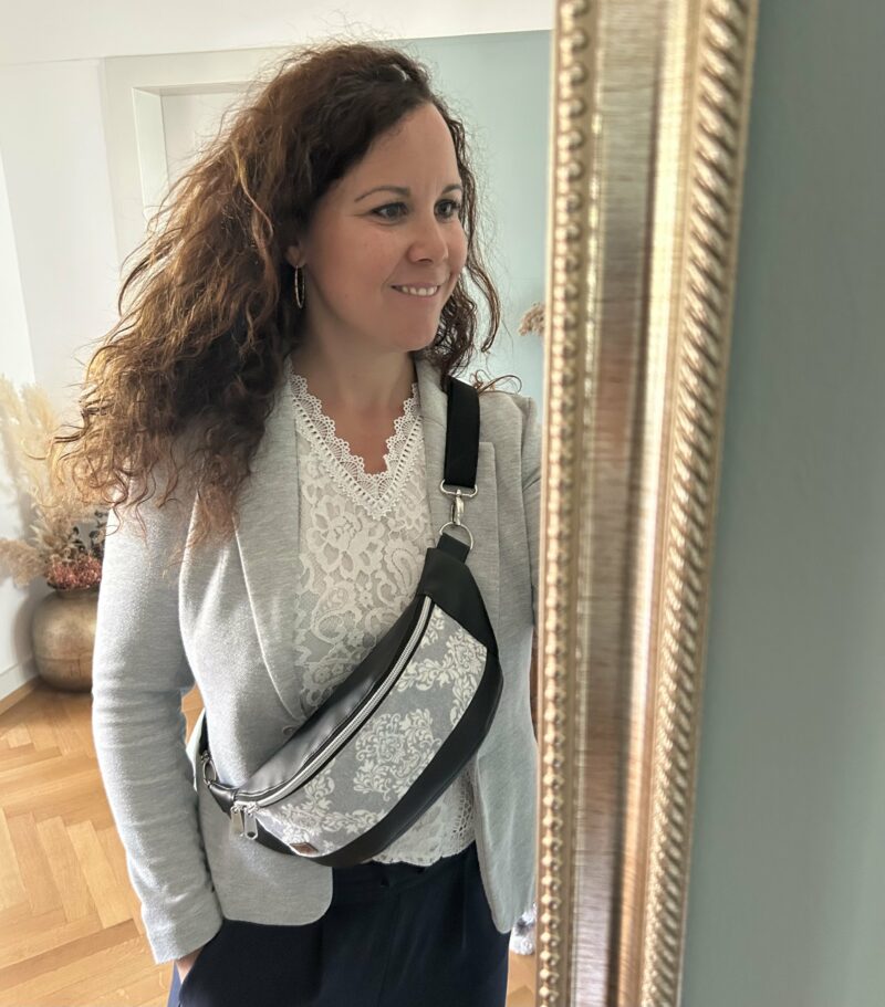 Crossbody Bag - Ornamente grau/weiss/schwarz mit kleinem Portemonnaie. – Bild 5